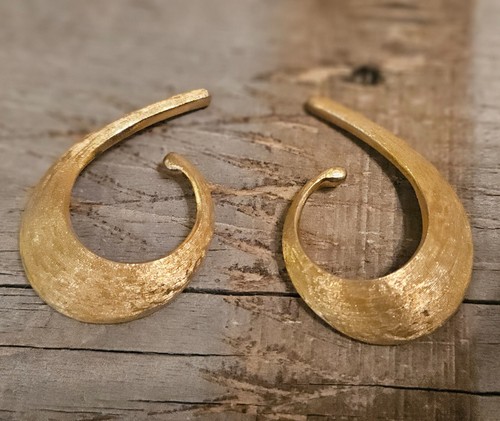 Vintage coro gold textured - gold,
